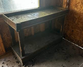 GARDEN SIDE TABLE NEEDS WORK