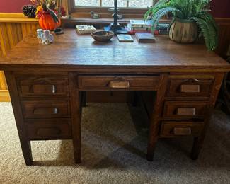 ANTIQUE DESK