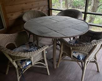 WICKER CHAIRS 4 WITH RUSTIC TABLE