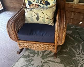 WICKER ROCKER BLUE CUSHION