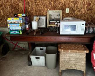 MICROWAVE WICKER END TABLE  GAMES