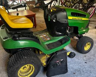 JOHN DEERE LAWN TRACTOR II