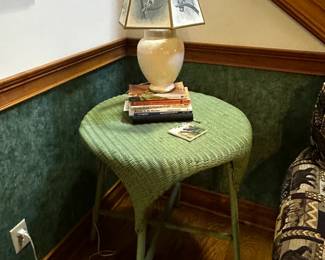 WICKER SIDE TABLE ROUND