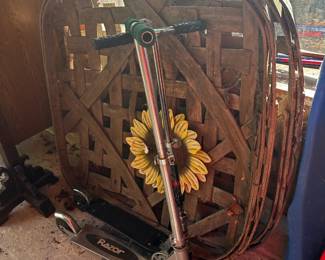 RAZOR SCOOTER BASKET DECOR