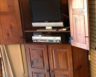 Corner cabinet