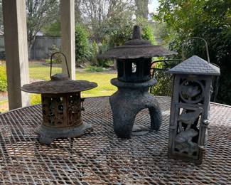 Iron decorative garden lantern statues