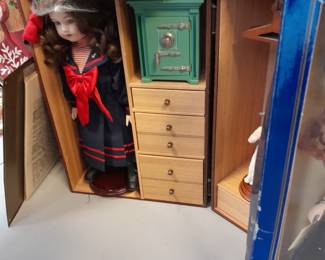 Franklin Mint Titanic trunk with safe