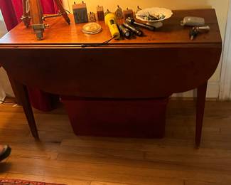Federal Pembroke Drop Leaf Table