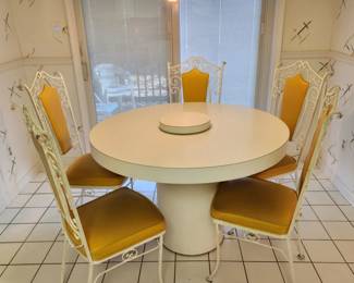 round dining table w/ 5 heavy metal chairs