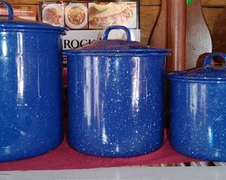 Set of three speckled Granite wear pots with lids