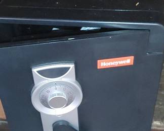 Nice Honeywell safe with the combination
