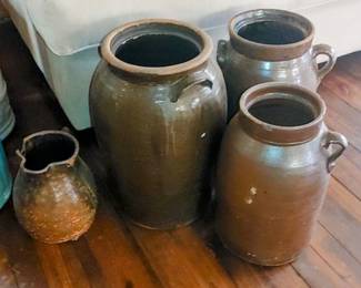 Southern pottery alkaline glazed 


