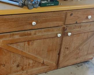 Very nice counter bar/storage 