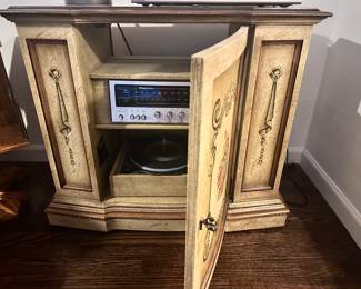 Magnavox stereo / record player