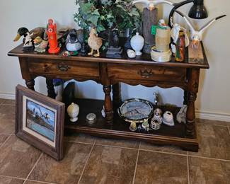 Small decor and console table