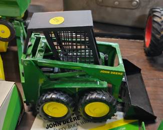 JOHN DEERE SKID STEER