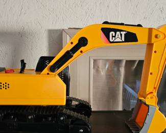 CAT EXCAVATOR TOY