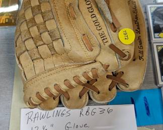 BASEBALL GLOVE