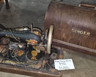 SEWING SEWING MACHINE AND CASE