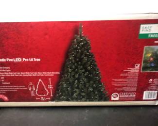 6.5 ft Lifelike Christmas Tree Prelit