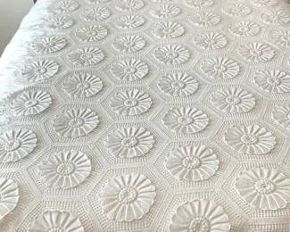 Vintage Crocheted Dresden Plate Bedspread Throw