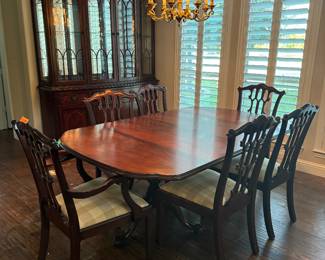 Henkel and Harris Dining Table with 6 chairs
Drexel Heritage China Cabinet