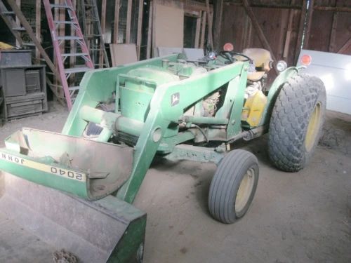 JD 2040 TRACTOR