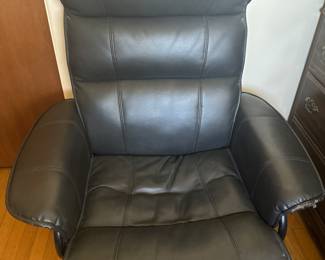 Office leather chair w/foot rest