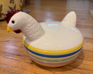 Vintage Hen Covered Casserole.