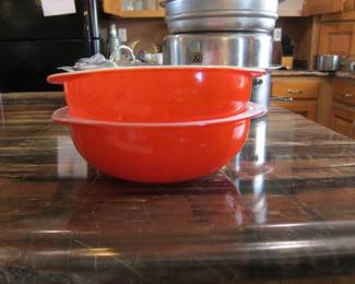 red pyrex bowls