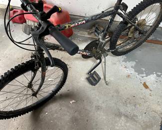 Murray Delta Mountain Bike! Excellent condition ~ speed index shift all Terrain Bike!