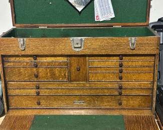 Beautiful Vintage Antique H. Gerstner & Son's of Dayton O. U.S.A. Model - 052! (Please note: The "O" abbreviation for Ohio was used from 1831 - 1943 - so this outstanding tool box is from at LEAST as early as 1943)