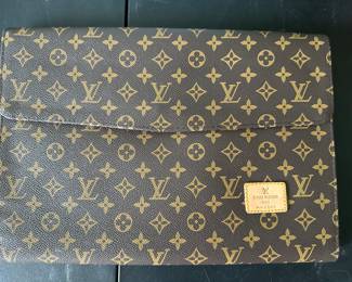 SUPER NICE AND NEW Louis Vuitton Business Folder! 