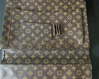 SUPER NICE AND NEW Louis Vuitton Business Folder! 