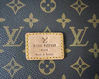 SUPER NICE AND NEW Louis Vuitton Business Folder! 