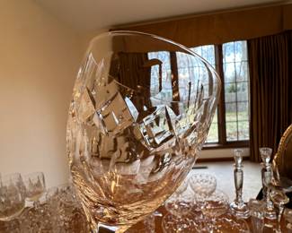 Close Up! Beautiful Pattern! Would look lovely on your Christmas dinner table! 