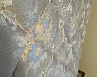A beautiful Sealy Posturepedic Twin mattress. In EXCELLENT condition!