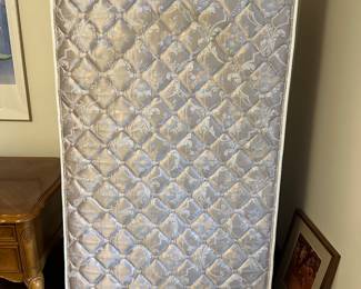 A beautiful Sealy Posturepedic Twin mattress. In EXCELLENT condition!
