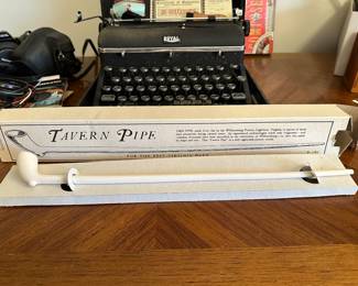 Nice find! A Vintage Tavern Pipe in its original box! 
