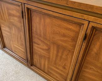 This is a STUNNING near perfect MCM Buffet! Has cupboards on the right and drawers on left! A simply beautiful piece. This outstanding piece of furniture was designed and manufactured by Bernhardt Flair!
