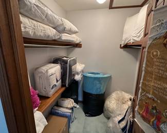 Even the closet has linens! 