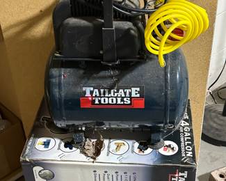 Nice Tailgate Tools 4 Gallon Air Compressor! LIKE NEW! 