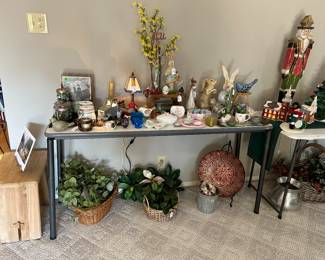 Awesome heavy duty wooden stool, marbles & other decor