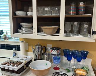 Silverware sets, Pyrex mixing bowl, electric coffee pot, Premium Cracker tin, dinnerware set