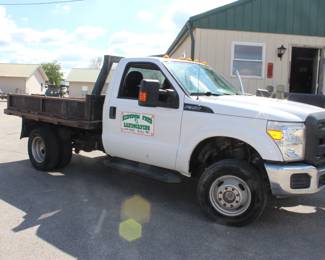 Ford F350 Truck with Dump Bed and Fifth Wheel Hitch