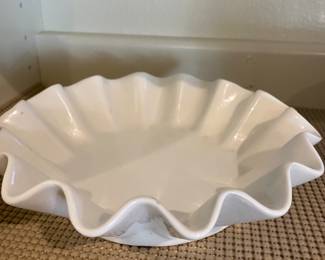 Ruffle edge bowl 