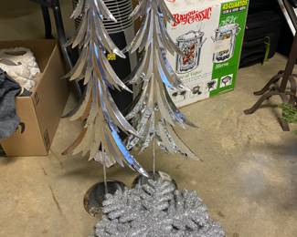 Tree & decor in Garage