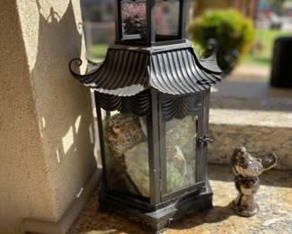 Outdoor lantern