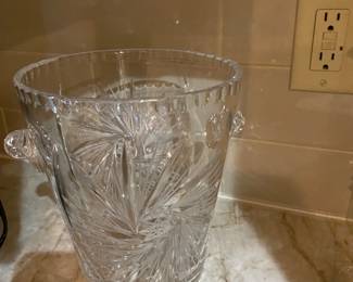 Ice bucket