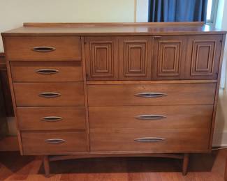 Broyhill Premier Sculptra Magna Highboy